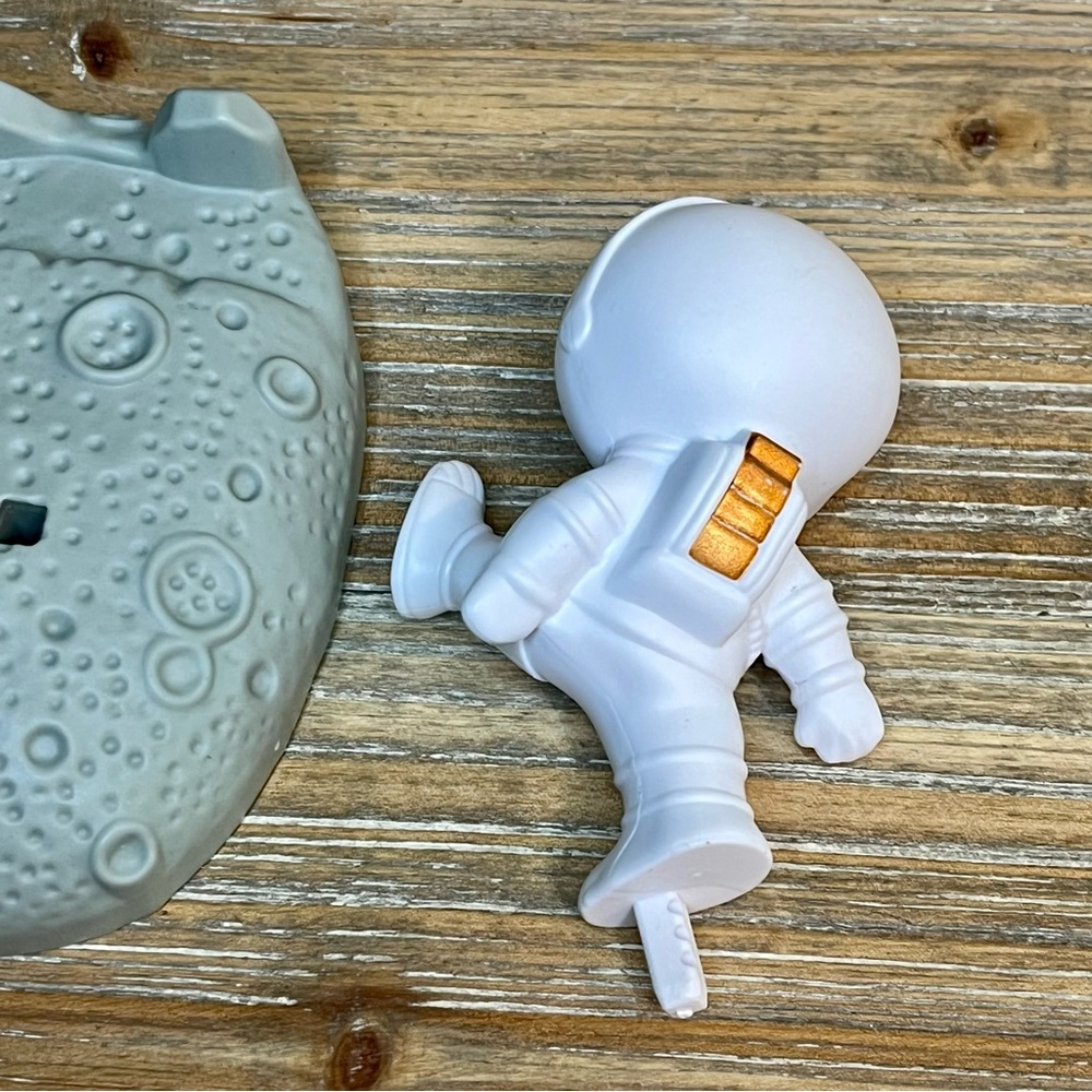 Fun Astronaut Phone Holder. In Silver Visor. New in Box. - Picture 6 of 8